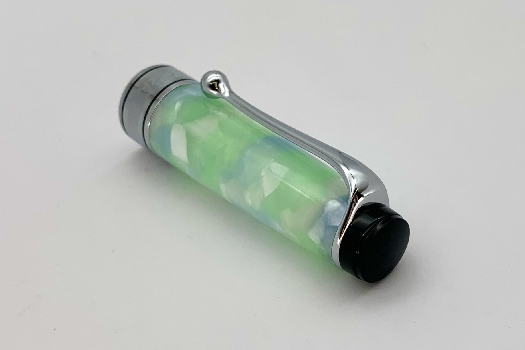 AuroraLimitedEditionOptimaCaleidoscopioLuceVerdeFountainPen_L